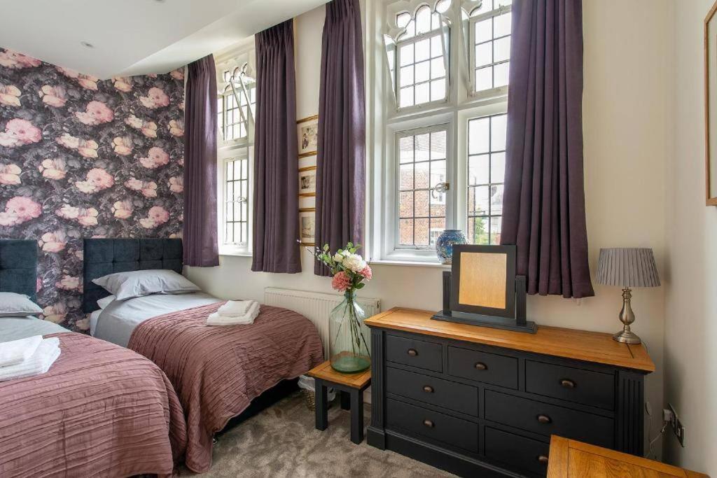 The Most Central Apartment In Canterbury Stunning Interiors, Fully Equipped, City Views And Free Wifi! Экстерьер фото