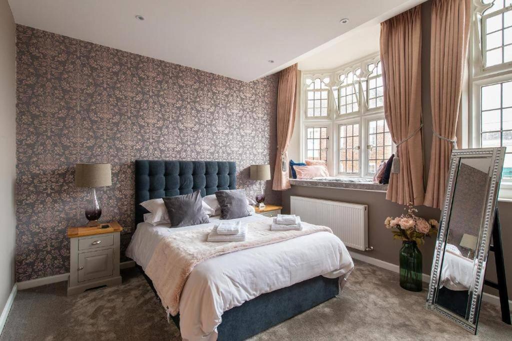 The Most Central Apartment In Canterbury Stunning Interiors, Fully Equipped, City Views And Free Wifi! Экстерьер фото