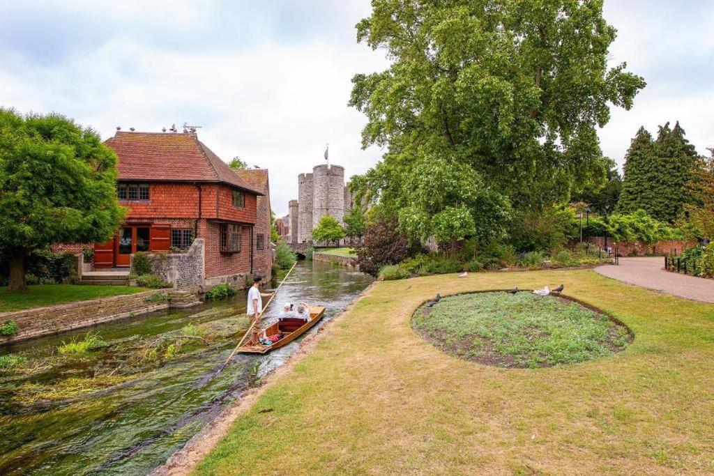 The Most Central Apartment In Canterbury Stunning Interiors, Fully Equipped, City Views And Free Wifi! Экстерьер фото
