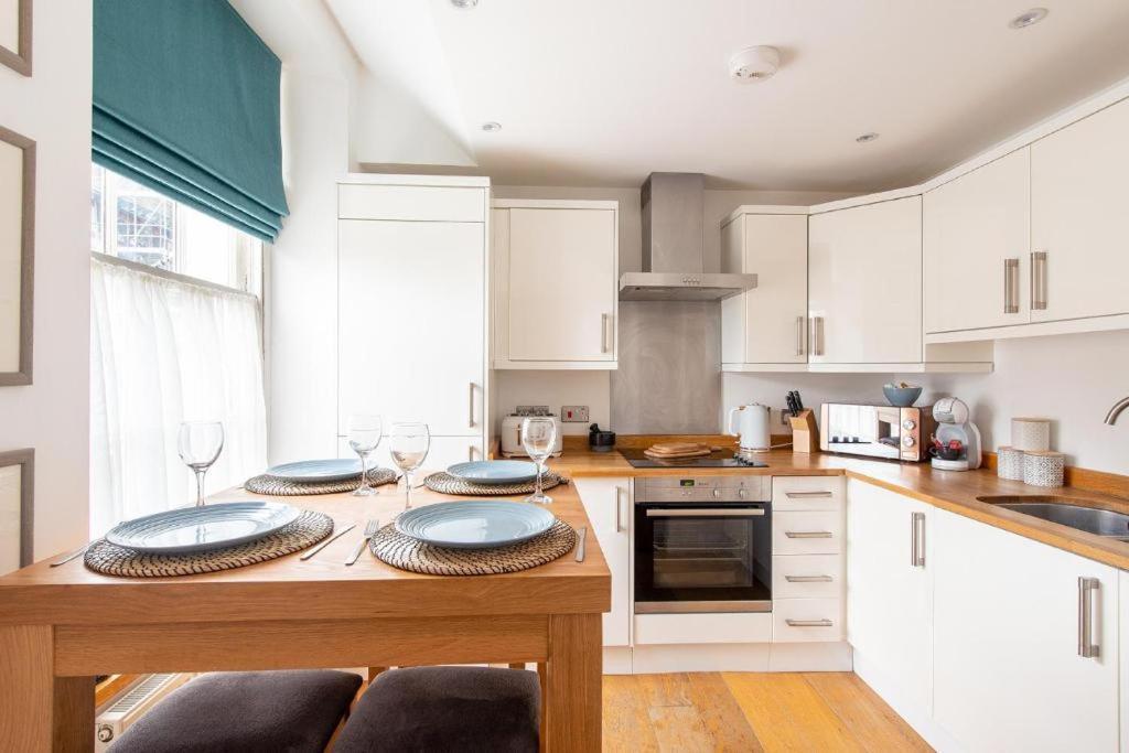 The Most Central Apartment In Canterbury Stunning Interiors, Fully Equipped, City Views And Free Wifi! Экстерьер фото